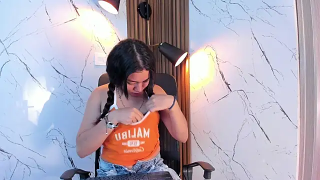 Snapshot of nina_belle_ chatting on November 2025 01:44:02 PM nina belle online show from November 2025 01:44:02 PM