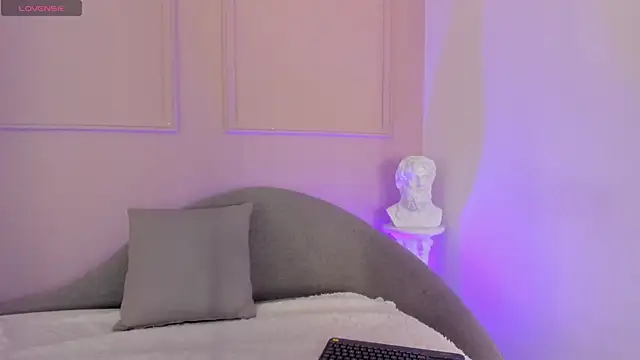 cleo johnson online show from November 2025 08:41:01 PM