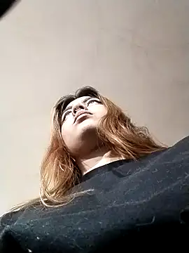 Emmyxxx online show from February 2026 07:46:01 PM