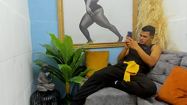 Snapshot of maikol_twinkx chatting on December 2025 08:36:02 PM maikol twinkx online show from December 2025 08:36:02 PM