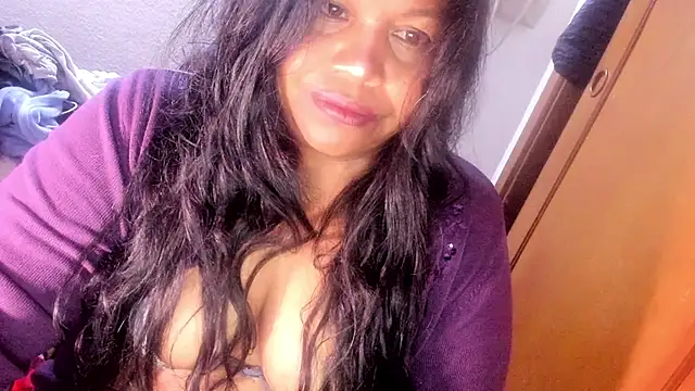 ebonycamelia online show from May 2026 11:00:01 PM