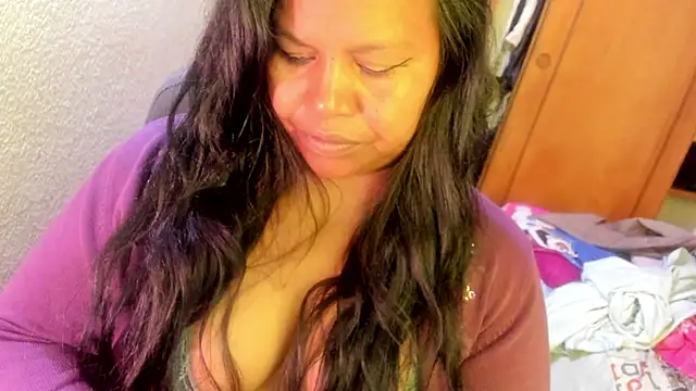 ebonycamelia online show from April 2026 06:31:02 PM