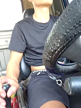 huykkk99 online show from November 2025 05:40:02 AM