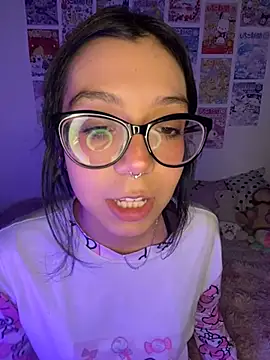 Snapshot of Valen-Foxx1 chatting on November 2025 06:02:01 AM Valen-Foxx1 online show from November 2025 06:02:01 AM