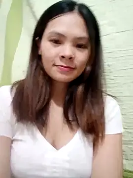 quynhquynh  online show from November 2025 03:00:02 PM