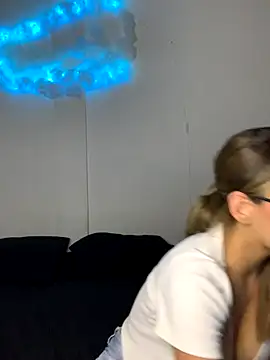 Snapshot of Sharlotte_Davin chatting on November 2025 01:17:01 AM Sharlotte Davin online show from November 2025 01:17:01 AM