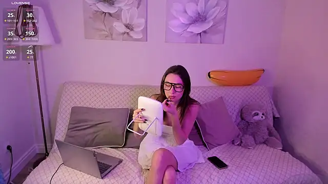 EmaSunshine online show from January 2026 04:52:01 AM