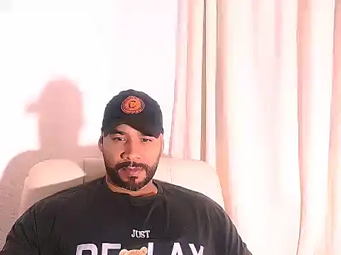 Snapshot of musclehetero chatting on February 2026 08:16:02 AM musclehetero online show from February 2026 08:16:02 AM