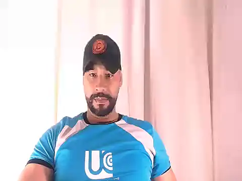 Snapshot of musclehetero chatting on February 2026 03:06:01 AM musclehetero online show from February 2026 03:06:01 AM