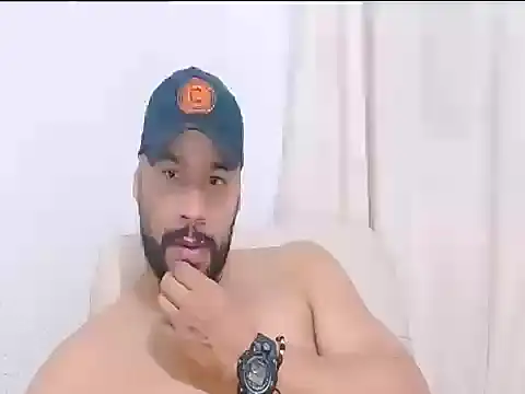 Snapshot of musclehetero chatting on March 2026 04:24:02 AM musclehetero online show from March 2026 04:24:02 AM