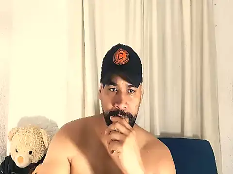 Snapshot of musclehetero chatting on February 2026 08:08:01 PM musclehetero online show from February 2026 08:08:01 PM