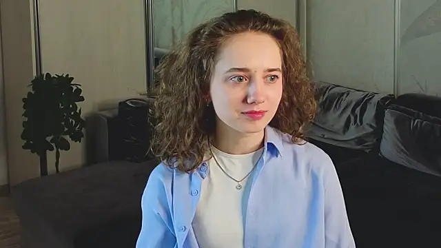 CuteLunette online show from December 2025 01:21:02 PM