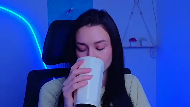 Stella XO online show from December 2025 06:30:02 AM