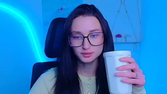 Stella XO online show from December 2025 12:18:01 PM