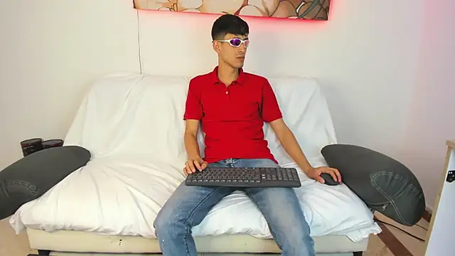 Snapshot of dracke_and_zara chatting on December 2025 01:24:02 PM dracke and zara online show from December 2025 01:24:02 PM