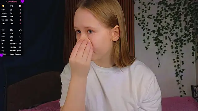 VoidElaris online show from April 2026 08:10:02 PM