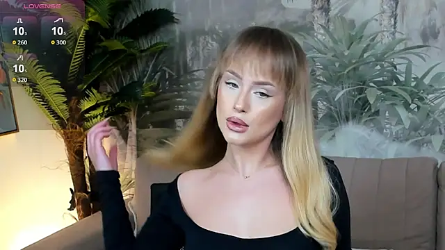 ChloeeBee online show from November 2025 05:13:02 PM