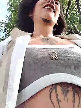 Zoe addiction online show from November 2025 01:22:01 PM