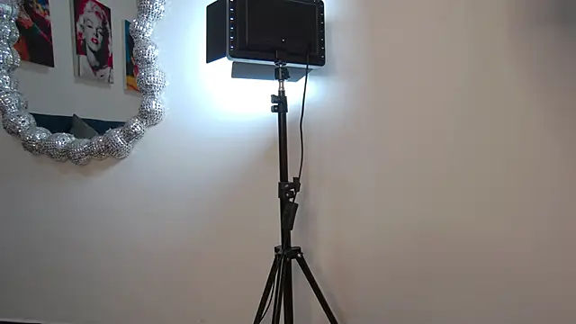 Noah Greenhart online show from December 2025 02:08:02 PM