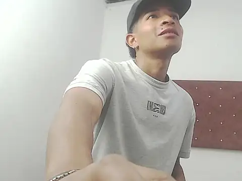 crissex3 online show from February 2026 11:45:02 AM