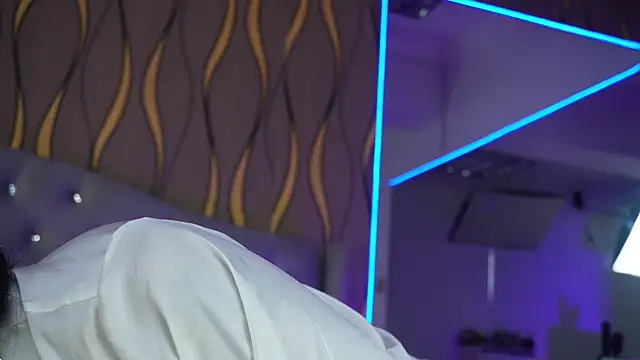 lovely sophia  online show from November 2025 06:03:02 AM