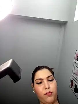 melyssaa23 online show from December 2025 04:41:01 PM