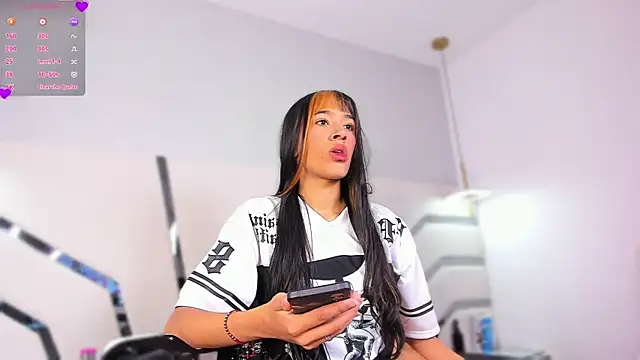 Snapshot of megann_myers chatting on March 2026 12:01:02 PM megann myers online show from March 2026 12:01:02 PM