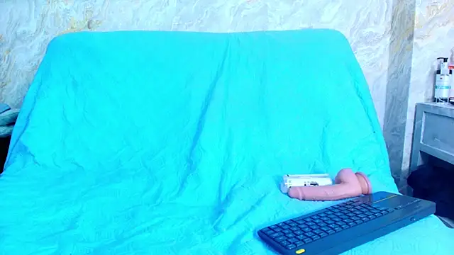 sofiaa little online show from November 2025 08:42:02 PM