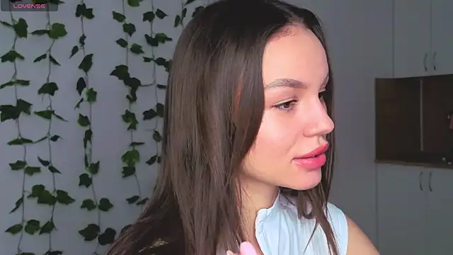 Tiffany Sweetie online show from April 2026 12:42:02 PM