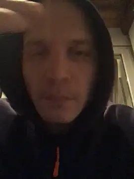 Snapshot of Spielzeugtwink chatting on December 2025 07:52:01 PM Spielzeugtwink online show from December 2025 07:52:01 PM