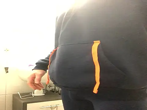 Spielzeugtwink online show from December 2025 10:04:01 PM