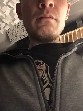 Snapshot of Spielzeugtwink chatting on November 2025 05:35:01 PM Spielzeugtwink online show from November 2025 05:35:01 PM