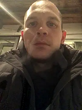 Snapshot of Spielzeugtwink chatting on December 2025 07:57:02 PM Spielzeugtwink online show from December 2025 07:57:02 PM