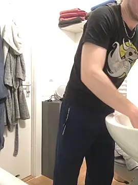 Spielzeugtwink online show from February 2026 10:10:01 PM