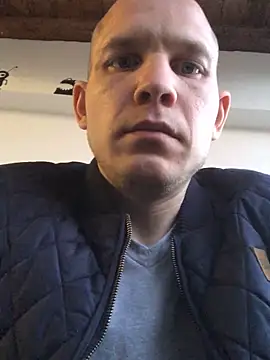 Spielzeugtwink online show from May 2026 07:21:02 PM