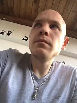 Spielzeugtwink online show from May 2026 04:12:02 PM