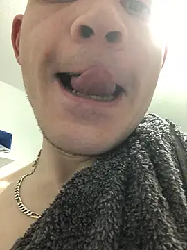 Spielzeugtwink online show from April 2026 09:30:02 PM