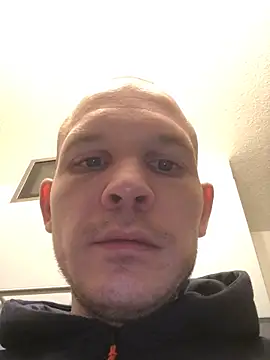 Snapshot of Spielzeugtwink chatting on November 2025 10:32:01 PM Spielzeugtwink online show from November 2025 10:32:01 PM