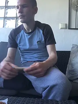 Spielzeugtwink online show from May 2026 02:38:01 PM