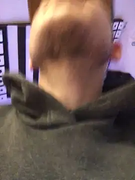 Snapshot of Spielzeugtwink chatting on December 2025 02:37:01 PM Spielzeugtwink online show from December 2025 02:37:01 PM