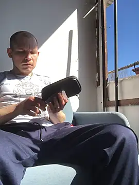 Spielzeugtwink online show from April 2026 10:39:01 AM