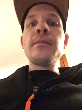 Snapshot of Spielzeugtwink chatting on November 2025 07:58:01 PM Spielzeugtwink online show from November 2025 07:58:01 PM