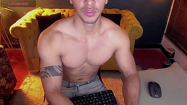 Snapshot of tayler_luke chatting on November 2025 01:49:01 AM tayler luke online show from November 2025 01:49:01 AM