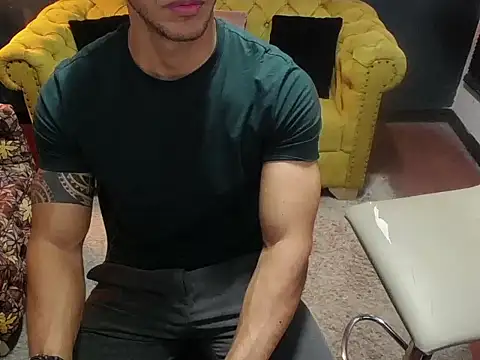 Snapshot of tayler_luke chatting on December 2025 01:19:01 AM tayler luke online show from December 2025 01:19:01 AM