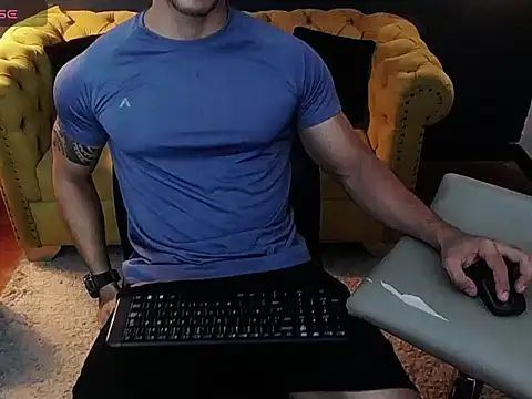 Snapshot of tayler_luke chatting on December 2025 01:17:01 AM tayler luke online show from December 2025 01:17:01 AM