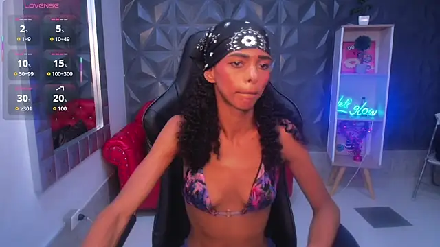 becky lynch 102 online show from November 2025 05:13:01 PM