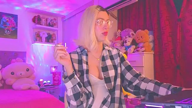 Snapshot of MadamBarbiee chatting on November 2025 11:05:01 PM MadamBarbiee online show from November 2025 11:05:01 PM