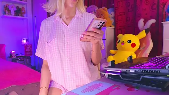 Snapshot of MadamBarbiee chatting on December 2025 11:27:02 PM MadamBarbiee online show from December 2025 11:27:02 PM