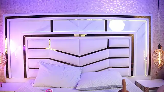 luciana agudelo online show from December 2025 07:58:01 PM