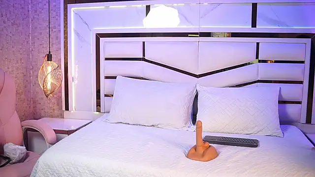 luciana agudelo online show from December 2025 07:50:01 PM